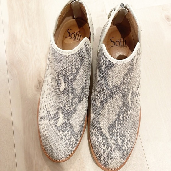 SOFFT Abena Snake Print taupe Leather Ankle Bootie 7.5 - Picture 3 of 12